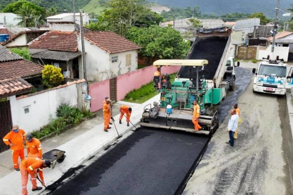 São Sebastião: Ruas da Costa Norte recebem pavimentação asfáltica