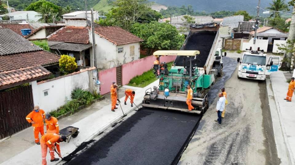 São Sebastião: Ruas da Costa Norte recebem pavimentação asfáltica