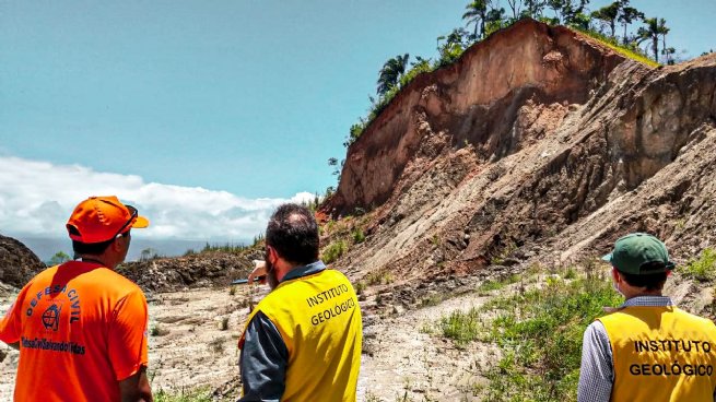 São Sebastião: Defesa Civil monitora áreas de risco de deslizamento de terra e pede apoio da população