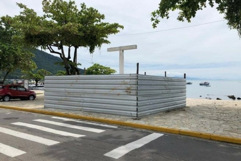 São Sebastião: Cruzeiro do Convento Franciscano de Nossa Senhora do Amparo está sendo restaurado