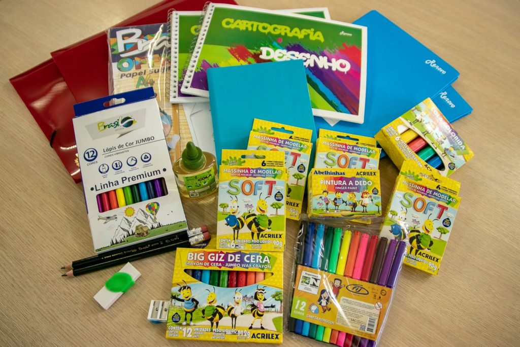 São Sebastião: Prefeitura inicia entrega de kits com materiais escolares para escolas da rede