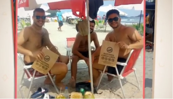 Juquehy: Samju distribui sacolinhas de papel para banhistas não deixarem lixo na praia; assista ao vídeo