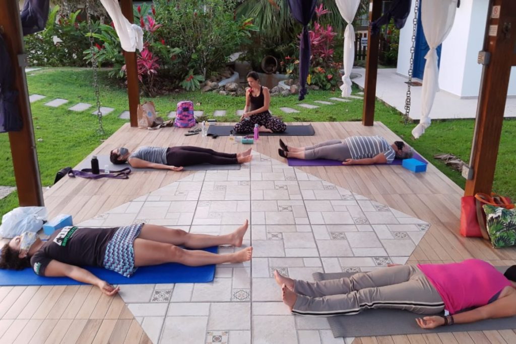 Prefeitura de Ilhabela oferece aulas de Yoga para pacientes da rede pública
