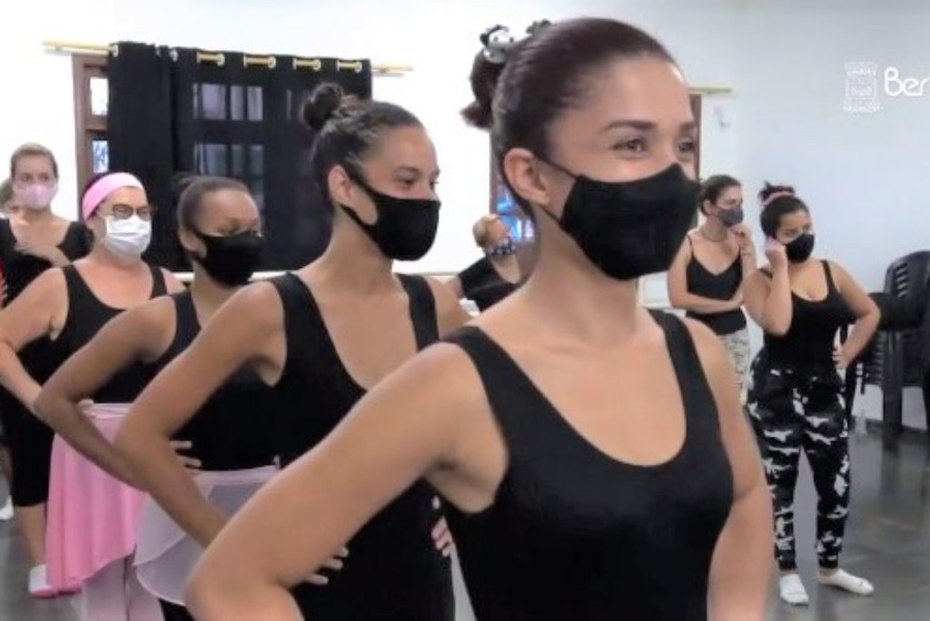 Bertioga oferece curso grátis de ballet adulto para mulheres e homens