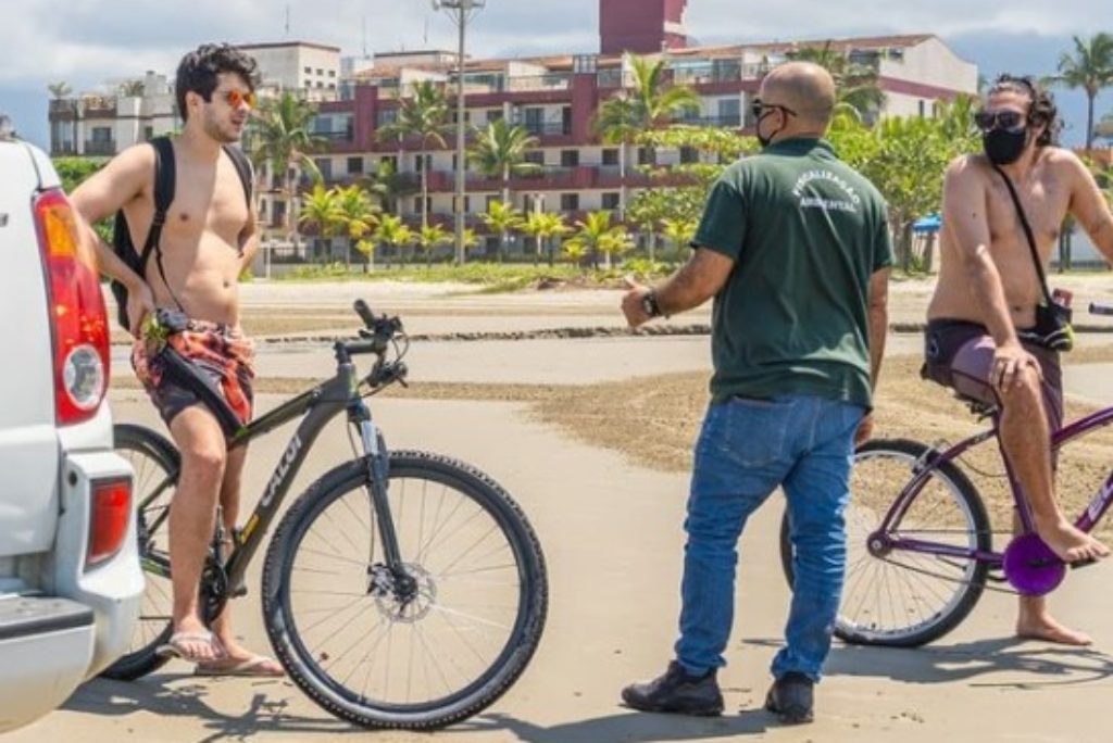 Bertioga: Prefeitura faz orientações em praias e praças quanto à proibição de acesso