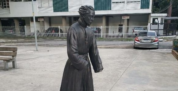Vandalismo: Roubaram as mãos e o cajado da estátua do Padre Anchieta, em São Vicente