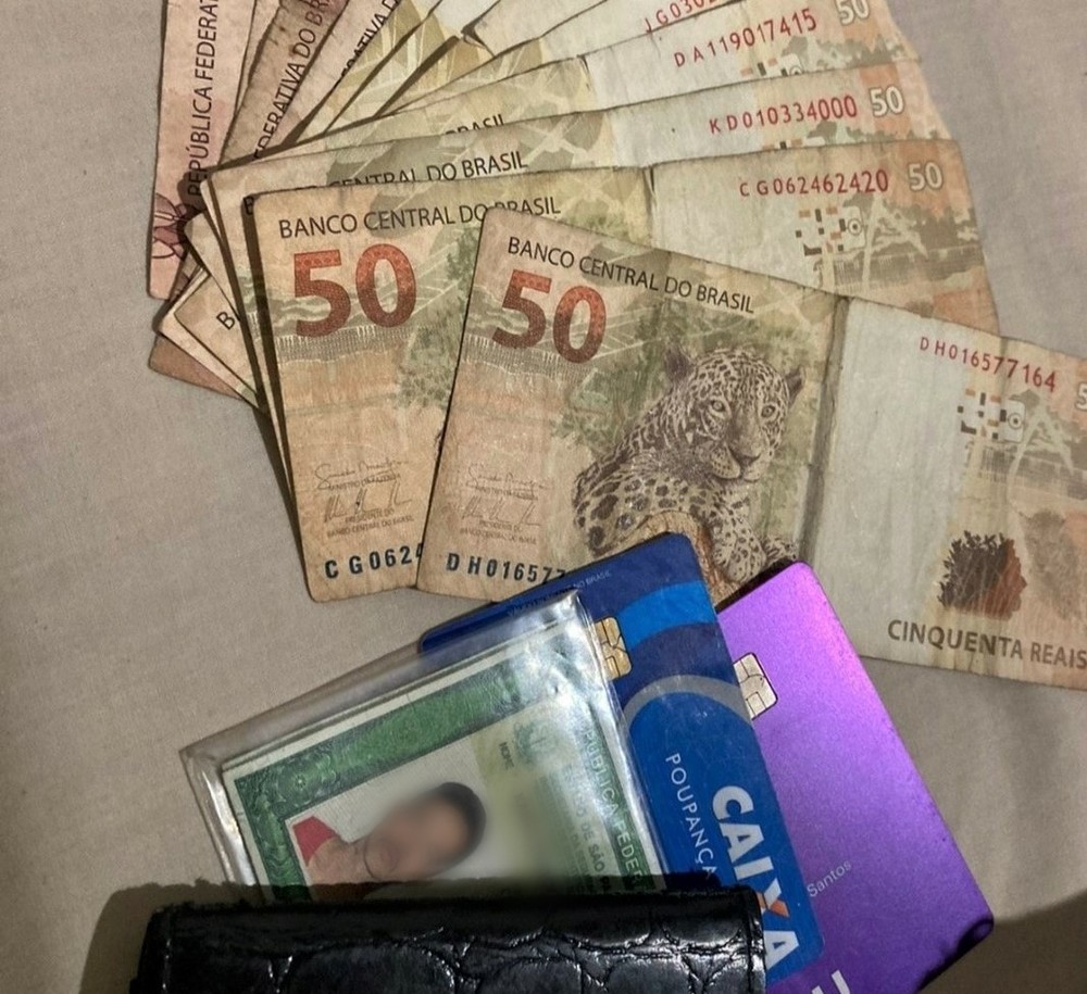 Jovem perde carteira com R$ 500 em ônibus no litoral de SP e dinheiro é achado após três dias no mesmo local