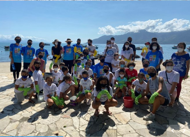 São Sebastião: Projeto Cidadão Criança realiza mutirão de limpeza na Praia São Francisco