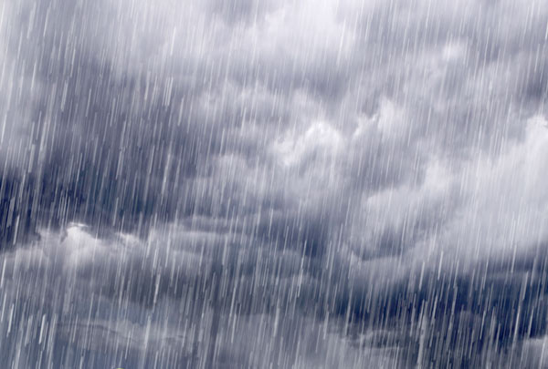 Defesa Civil alerta para chuvas intensas acompanhadas por descargas elétricas, vento forte e granizo entre sábado (17) e terça-feira (20) no Litoral Norte de SP