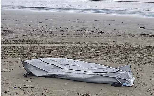 Corpo de homem é encontrado boiando em praia de Santos
