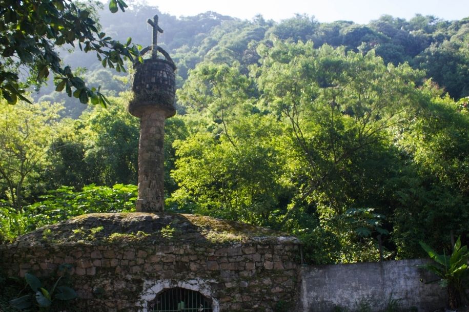 Prefeitura realiza mutirão de revitalização da Fonte dos Escravos em São Vicente