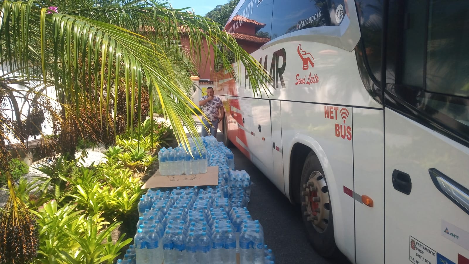 Primar doou mais de 6 mil litros de água para vítimas de chuva em Paraty e Angra. Campanha também arrecadou alimentos