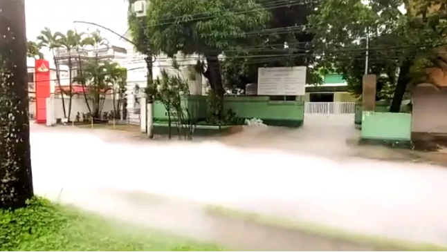 Fumaça branca toma conta de avenida após vazamento de gás e assusta moradores em Santos