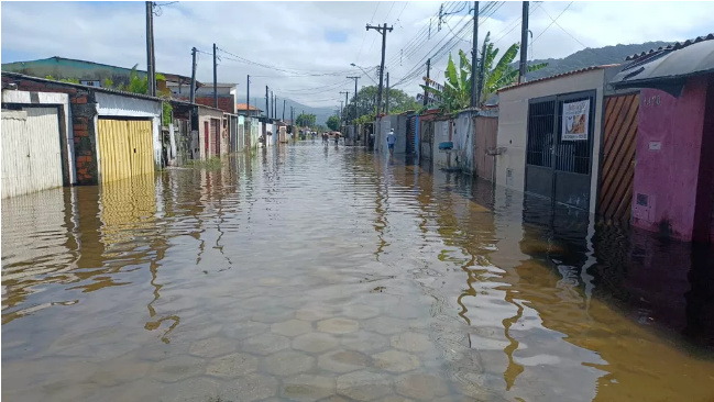 Forte chuva deixa famílias desalojadas em Mongaguá
