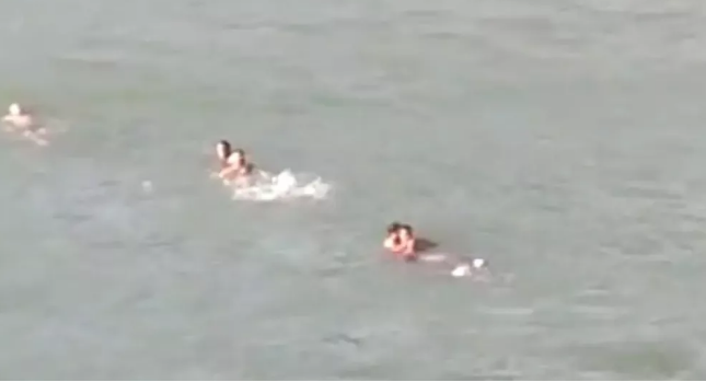 Três banhistas são salvos de afogamento na Praia da Lagoinha em Ubatuba