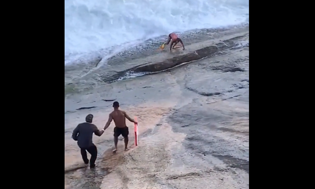 Bodyboarder Renan Souza resgata salva-vidas arrastado por onda no Rio de Janeiro; veja vídeo