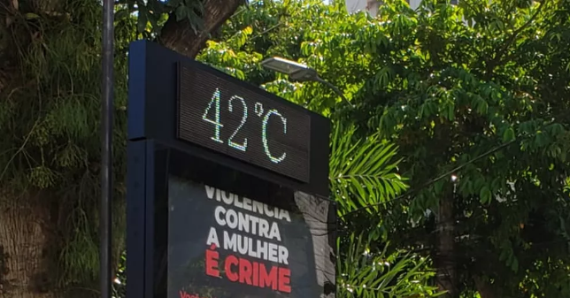 Em pleno outono, termômetro de rua registra 42ºC em Santos