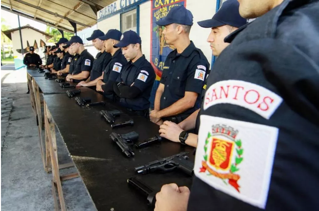 Guarda Civil Municipal de Santos capacita turma para uso de arma de fogo