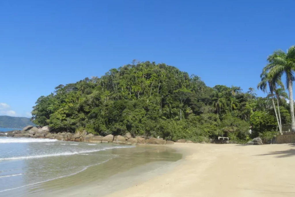 Turista de 19 anos morre afogado na praia do Lázaro, em Ubatuba