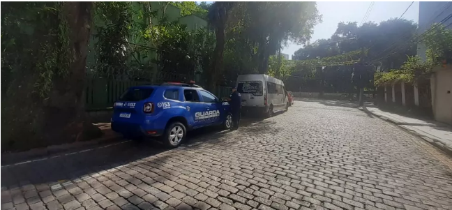Veículos são multados por desrespeito à lei do turismo de um dia em Santos