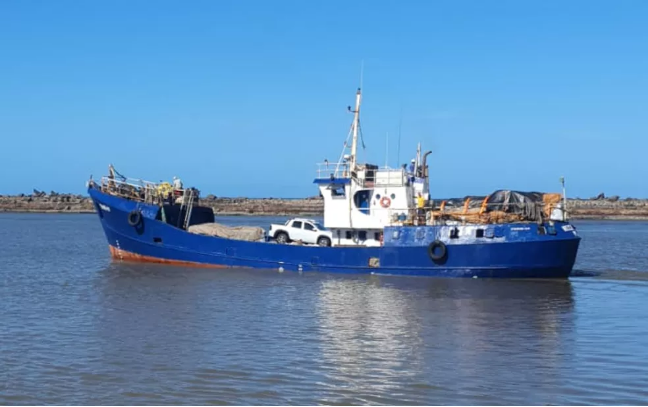 Embarcação que ia para Fernando de Noronha naufraga e deixa 5 desaparecidos