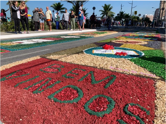 Corpus Christi é celebrado com tradicionais tapetes e procissões em Santos e Praia Grande