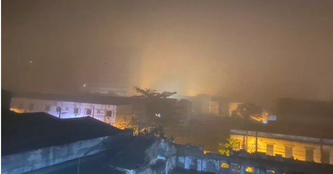 Nevoeiro severo, causado por choque entre ar úmido e baixas temperaturas, fecha o Porto de Santos