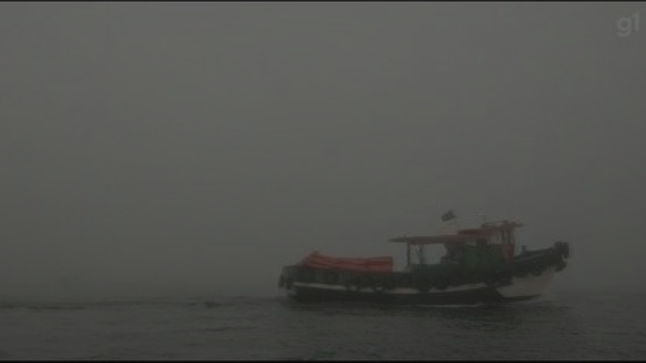 Forte nevoeiro fecha o Porto de Santos e paralisa as travessias litorâneas
