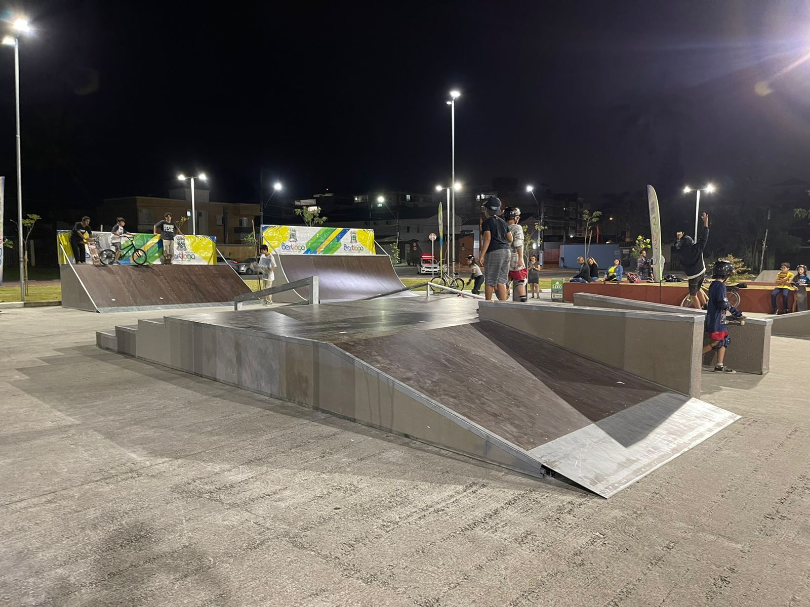 Bertioga inaugura pista street de skate na Praça Pontegi