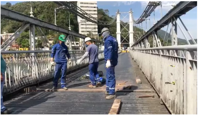 Ponte Pênsil passa por reparos emergenciais em São Vicente