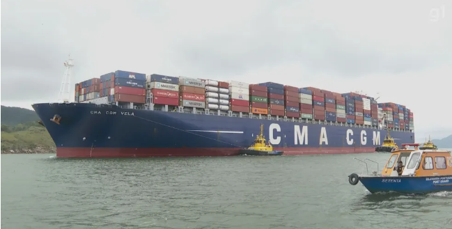 Maior navio porta-contêineres em comprimento atraca no Porto de Santos