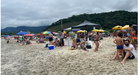 Turistas aproveitam feriado prolongado e movimentam o Litoral Norte de SP