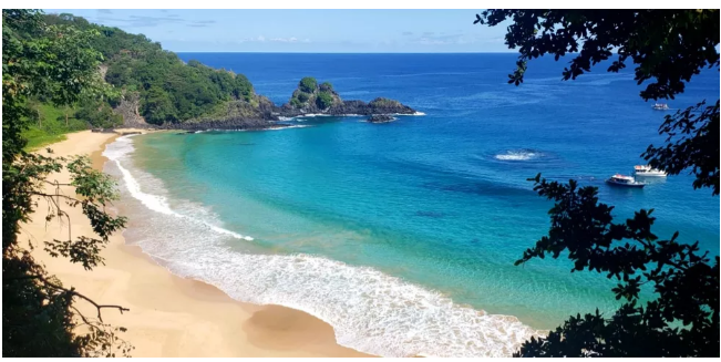 Praia em Fernando de Noronha é eleita a melhor do Brasil; veja ranking