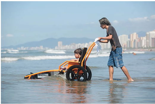Programa Praia Acessível tem esquema especial de atendimento no verão em Praia Grande