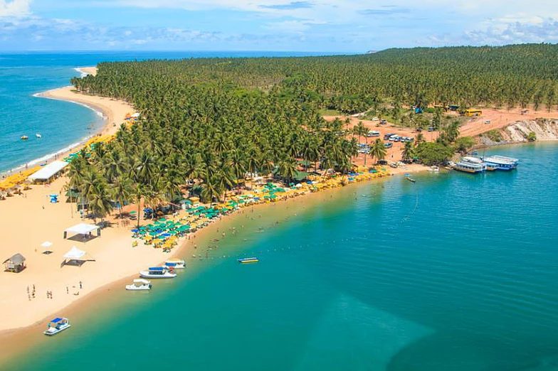 8 praias paradisíacas para curtir férias de verão pelo Brasil