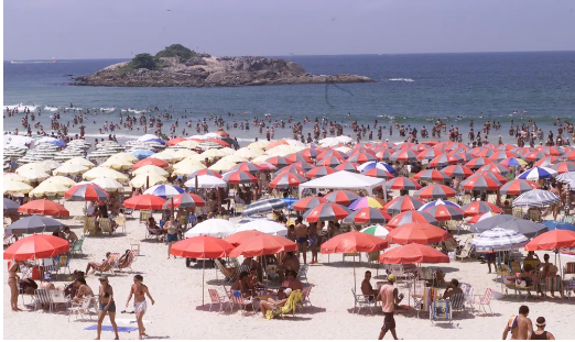 Guarujá registra mais de 23 mil irregularidades nas praias em um mês de Operação Verão