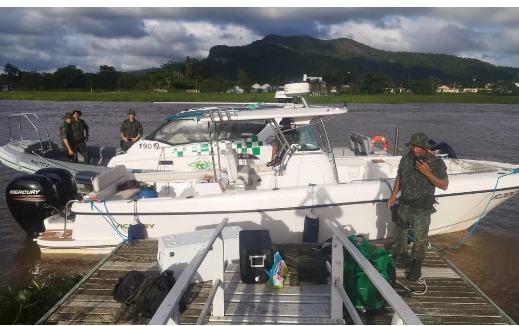 Trio é preso por pesca ilegal após perseguição que durou quatro horas pelo mar no litoral de SP