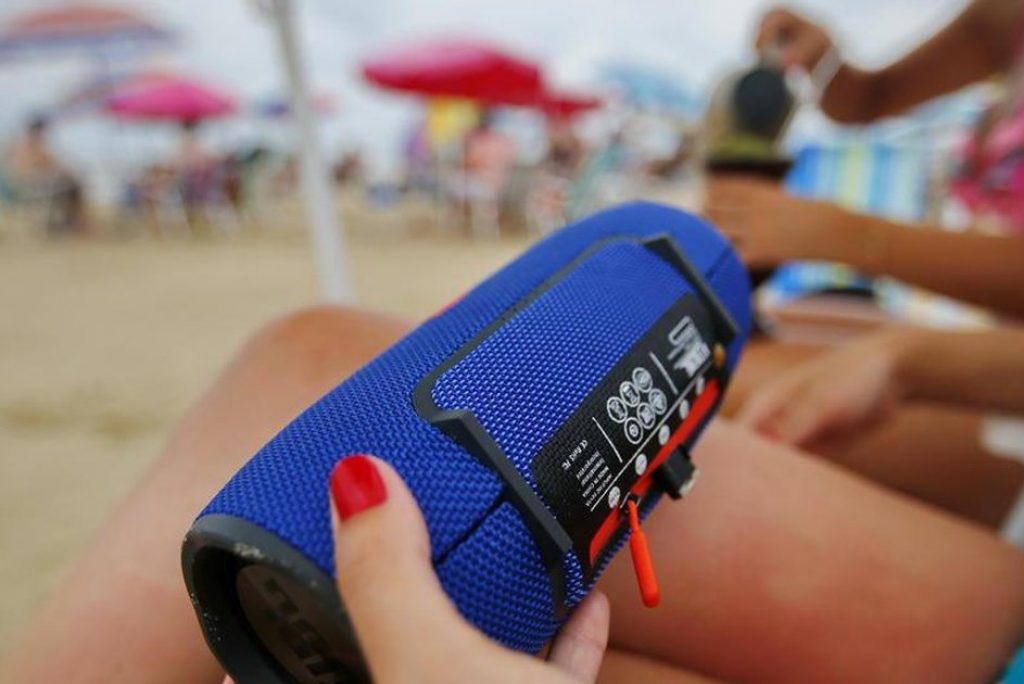Feriado no Litoral: posso usar caixas de som nas praias de SP?