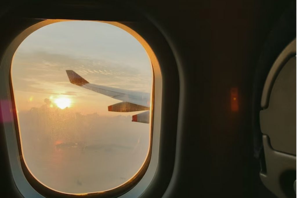 Medo de voar não precisa atrapalhar as férias: tipo de terapia ajuda a superar aviofobia a curto prazo