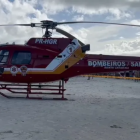 Helicóptero Águia resgata quatro vítimas de afogamento na Praia Grande em Ubatuba