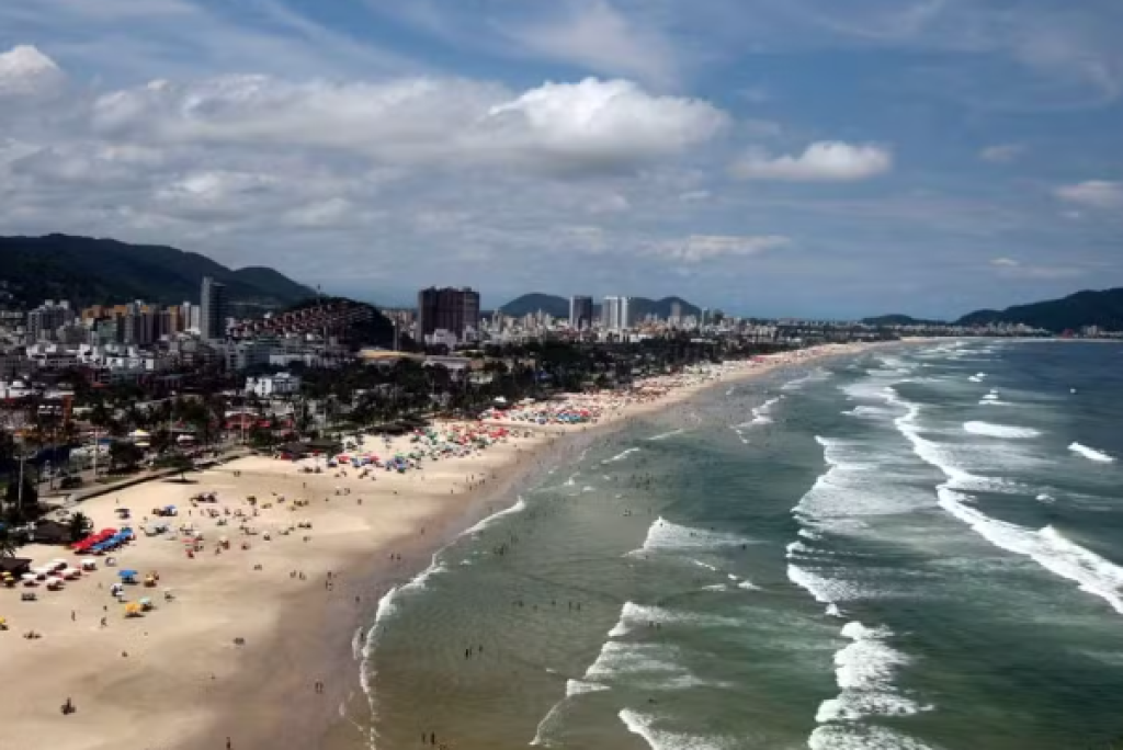 Turistas morrem em praias do litoral de SP; uma das vítimas passou mal enquanto brincava com neto