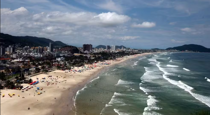 Turistas morrem em praias do litoral de SP; uma das vítimas passou mal enquanto brincava com neto
