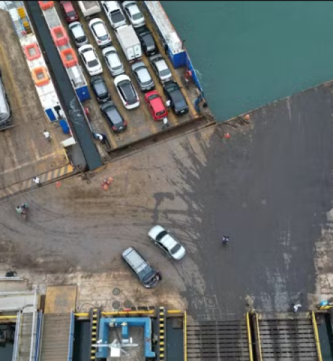 Gaveta para embarque e desembarque da travessia de balsas entre Santos e Guarujá é entregue após reforma