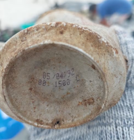Lata de cerveja fabricada há exatos 32 anos é encontrada em limpeza de praia em Florianópolis
