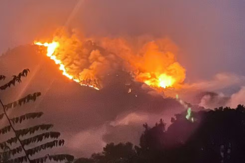 Incêndio em topo de morro provoca revolta e tensão no interior de SP