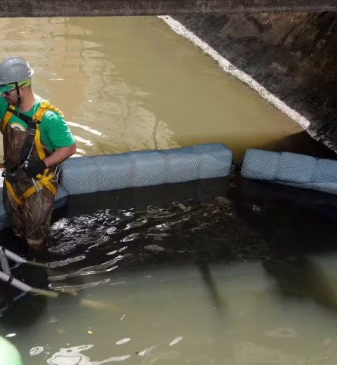 Juréia: Salva Vidas resgata pessoas que ficaram ilhadas após tromba d’água; assista ao vídeo