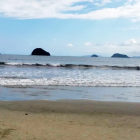 Lancha explode na Praia do Forte, em Cabo Frio (RJ); vídeo